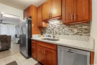 Photo #4: 202517522 Listing