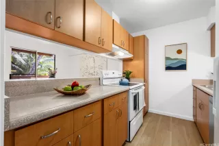 Photo #3: 202517529 Listing 