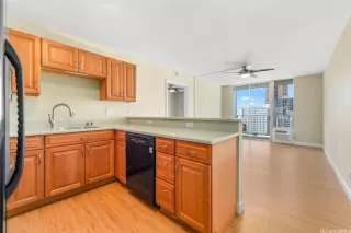 Photo #5: 202517531 Listing 