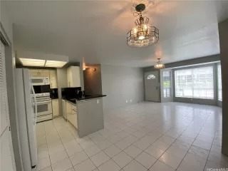 Photo #5: 202517623 Listing 