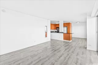 Photo #5: 202517627 Listing 