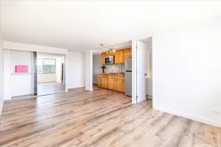 Photo #5: 202517671 Listing 