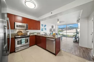 Photo #6: 202517748 Listing