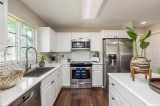 Photo #5: 202517815 Listing 