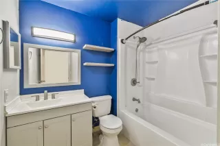 Photo #5: 202517846 Listing