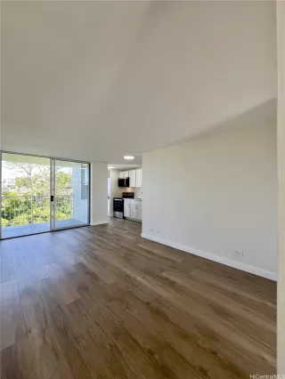 Photo #3: 202517859 Listing 