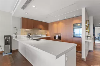 Photo #3: 202517880 Listing 