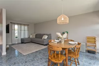 Photo #4: 202517910 Listing 