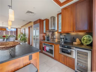 Photo #3: 202518009 Listing 