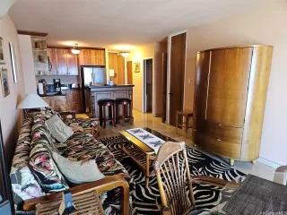 Photo #4: 202518019 Listing 