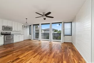 Photo #5: 202518056 Listing
