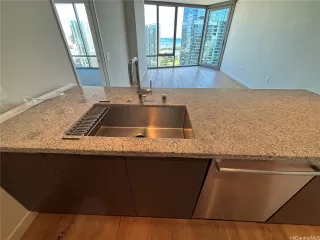 Photo #4: 202518058 Listing 