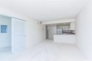 Photo #5: 202518085 Listing 