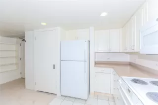 Photo #3: 202518094 Listing