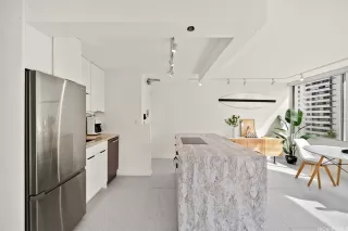 Photo #2: 202518105 Listing 