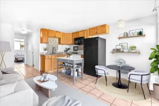 Photo #2: 202518107 Listing 