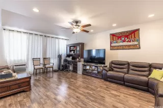 Photo #5: 202518303 Listing 