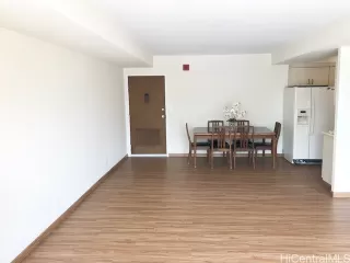 Photo #3: 202518398 Listing 