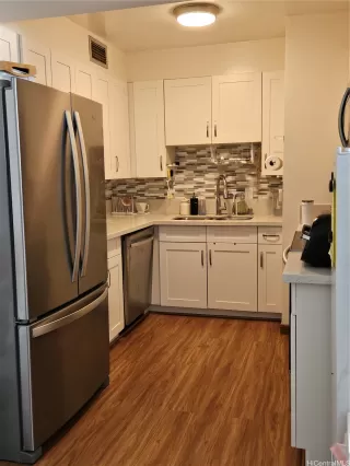 Photo #4: 202518398 Listing 