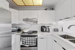 Photo #4: 202518429 Listing 