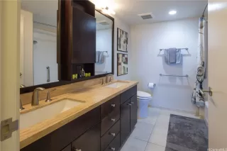 Photo #5: 202518597 Listing