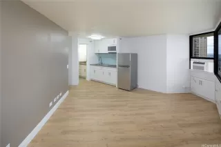 Photo #4: 202518752 Listing