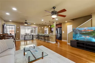Photo #5: 202518753 Listing