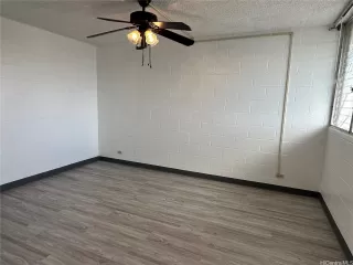 Photo #5: 202518829 Listing