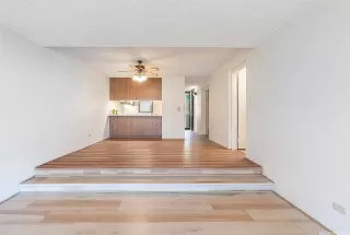 Photo #4: 202518848 Listing