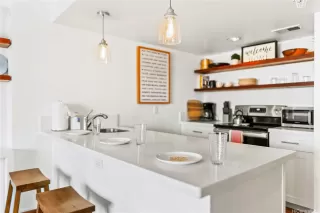 Photo #2: 202518885 Listing 