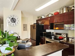 Photo #5: 202519065 Listing 