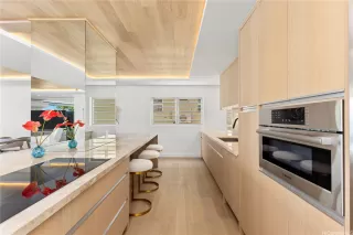 Photo #6: 202519099 Listing 