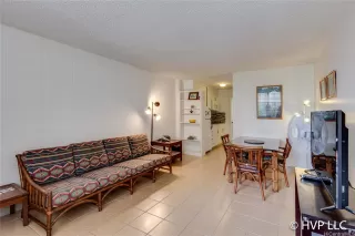 Photo #2: 202519112 Listing