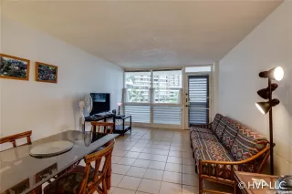 Photo #3: 202519112 Listing