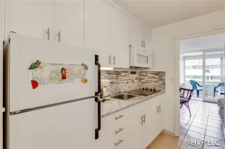 Photo #4: 202519112 Listing