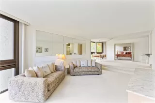 Photo #4: 202519115 Listing