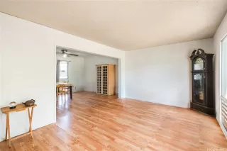 Photo #4: 202519131 Listing