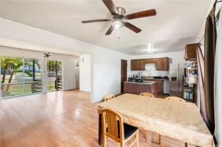 Photo #5: 202519131 Listing