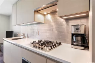 Photo #2: 202519167 Listing 