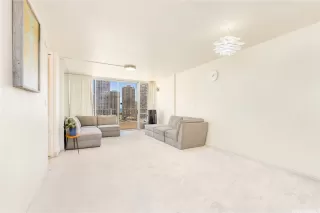 Photo #3: 202519192 Listing