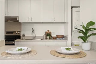 Photo #3: 202519207 Listing 