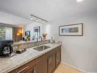 Photo #4: 202519213 Listing 