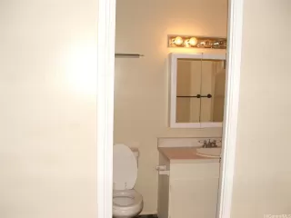 Photo #5: 202519252 Listing