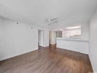 Photo #2: 202519272 Listing