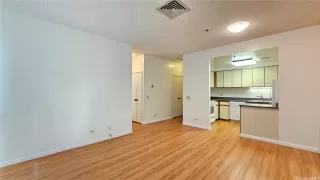 Photo #4: 202519283 Listing