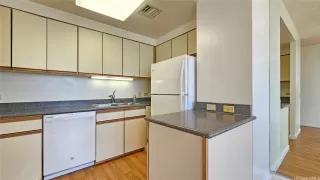 Photo #6: 202519283 Listing