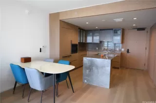 Photo #3: 202519285 Listing 