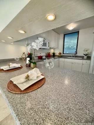 Photo #5: 202519305 Listing