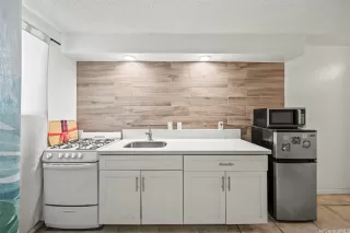 Photo #4: 202519314 Listing