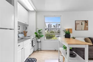 Photo #2: 202519327 Listing 